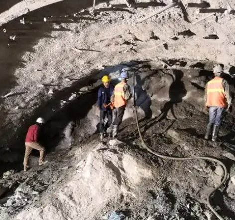 仓山拱顶带模注浆料的施工流程及注意事项